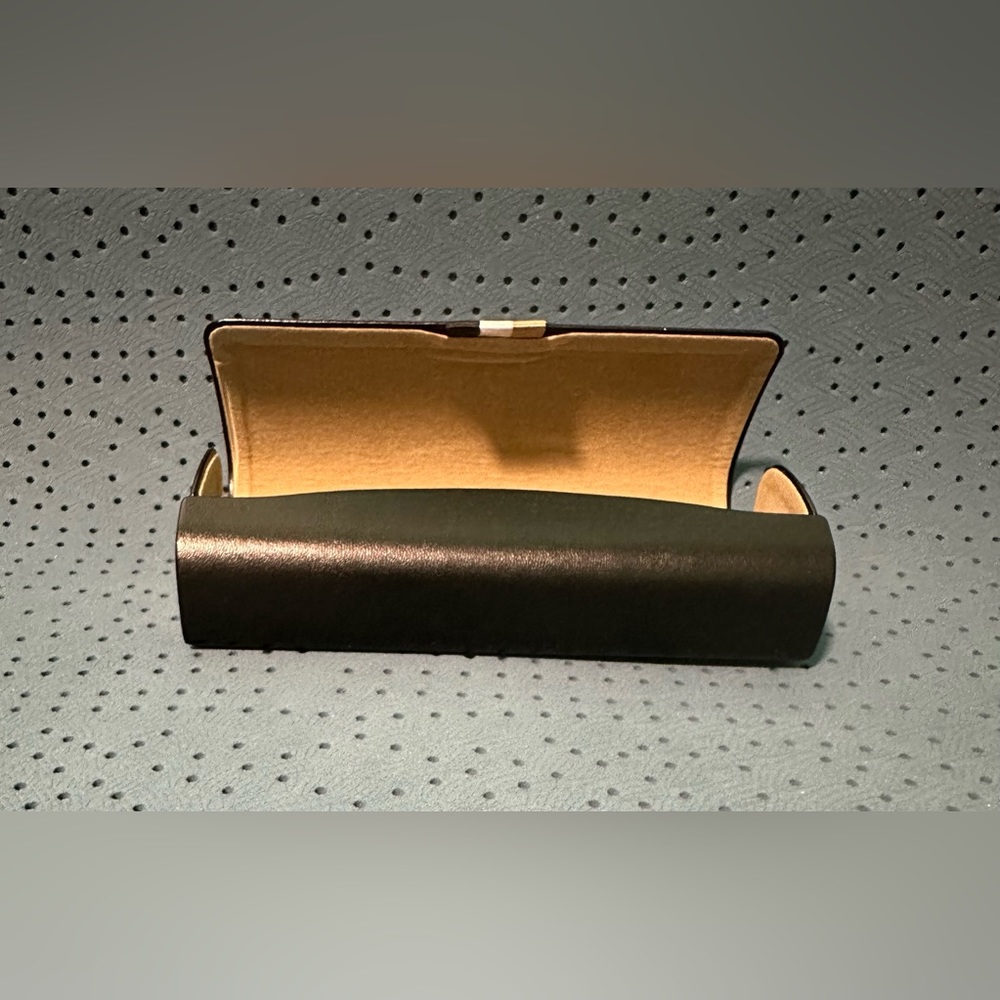New BOSS, men sunglasses case - Picture 3 of 3